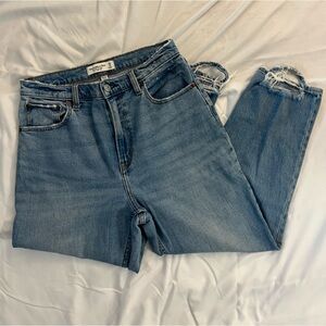 A&F Ankle Straight Ultra High Rise Curve Love Size 8 Short